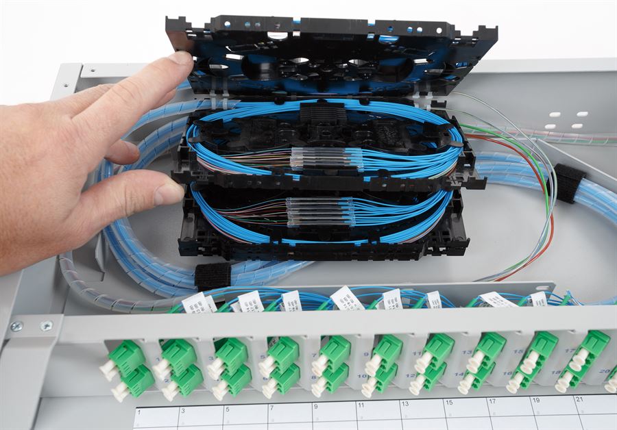 Tiroir optique et soudures de fibre optique